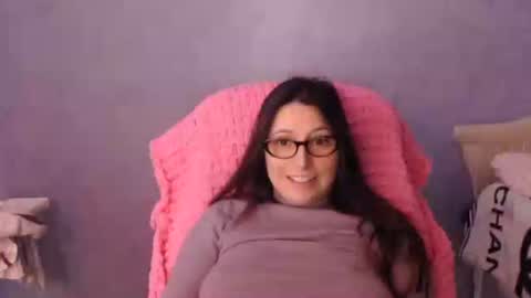 luckylinda23 online show from April 9, 2026, 4:23 pm