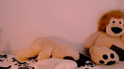 Snapshot of luckysapphire777 chatting on February 6, 2025, 11:10 am luckysapphire777 online show from February 6, 2025, 11:10 am