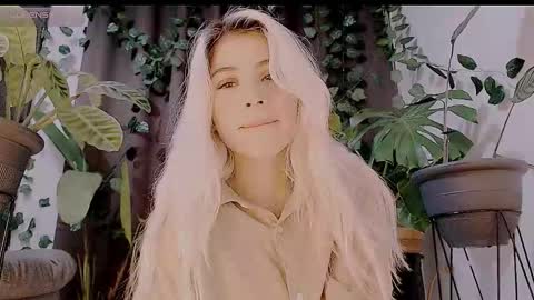 Snapshot of luckysapphire777 chatting on October 26, 2025, 12:22 pm luckysapphire777 online show from October 26, 2025, 12:22 pm