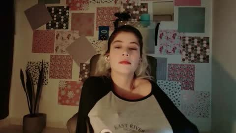 Snapshot of luckysapphire777 chatting on November 9, 2025, 3:27 am luckysapphire777 online show from November 9, 2025, 3:27 am