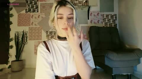 luckysapphire777 online show from April 30, 2026, 11:49 am