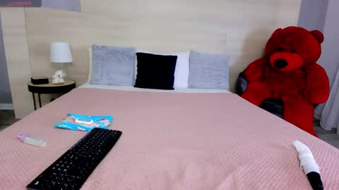 Mia online show from March 5, 2025, 8:00 pm