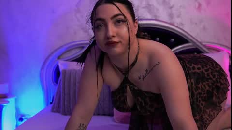 Mia online show from May 18, 2026, 6:25 pm