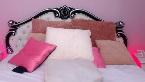 Mia online show from May 27, 2026, 1:57 am
