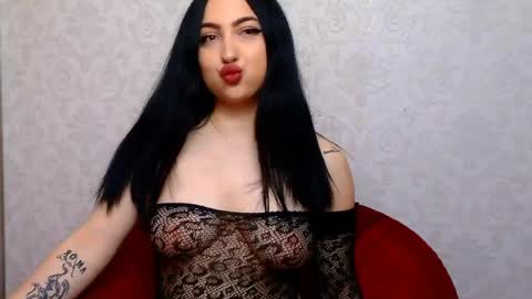 Mia online show from May 29, 2026, 5:33 pm