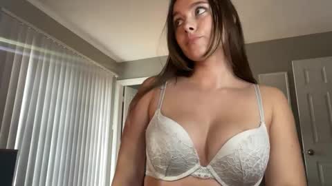 Snapshot of lucy12821 chatting on October 25, 2025, 4:46 pm Lucy online show from October 25, 2025, 4:46 pm