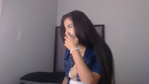 Snapshot of lucy__23 chatting on January 7, 2026, 5:21 am online show from January 7, 2026, 5:21 am