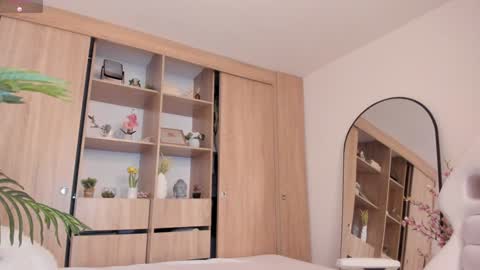 Snapshot of lucy__loud chatting on February 5, 2025, 3:45 am Paula online show from February 5, 2025, 3:45 am