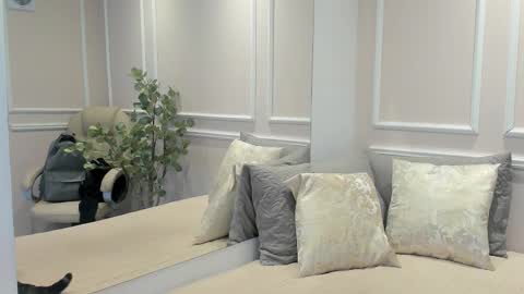 lucy_canel online show from February 23, 2026, 11:29 am