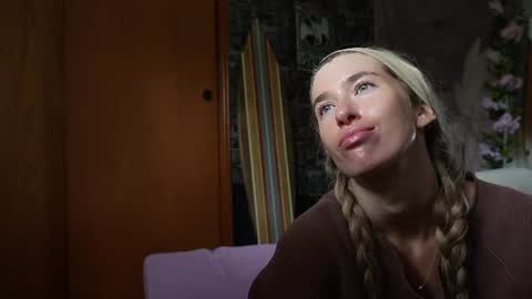 Snapshot of lucy_gooosey chatting on June 17, 2026, 5:25 pm Lucy. online show from June 17, 2026, 5:25 pm