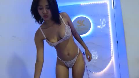 lucy_sluppy_hard online show from April 28, 2026, 3:22 am