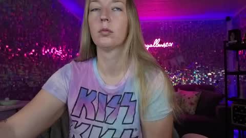 lucyallen4201 online show from April 23, 2026, 10:14 am