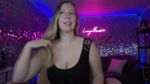 lucyallen4201 online show from June 18, 2026, 12:09 pm