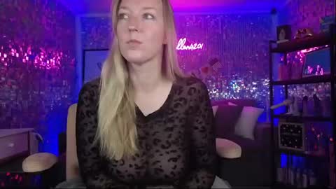 lucyallen4201 online show from June 26, 2026, 10:19 am