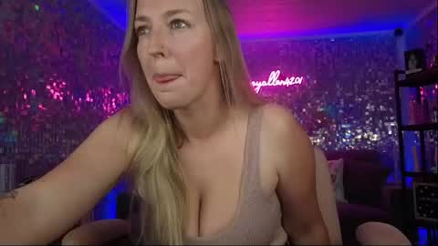 lucyallen4201 online show from July 19, 2026, 10:02 pm