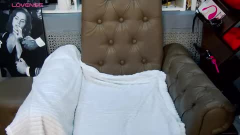 LucyBelli online show from September 22, 2025, 1:40 am