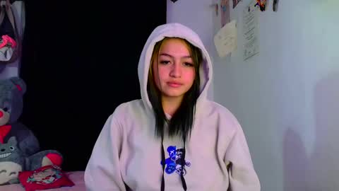 Snapshot of lucycherry__ chatting on December 10, 2024, 1:22 am LUCIA online show from December 10, 2024, 1:22 am