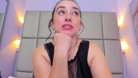 Snapshot of lucymendezz_ chatting on May 20, 2026, 12:00 pm Lucy online show from May 20, 2026, 12:00 pm