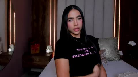 Snapshot of lucysalvatore chatting on May 15, 2026, 1:01 am Lucy online show from May 15, 2026, 1:01 am