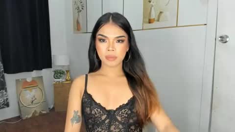 lucyvane online show from July 13, 2026, 2:47 am