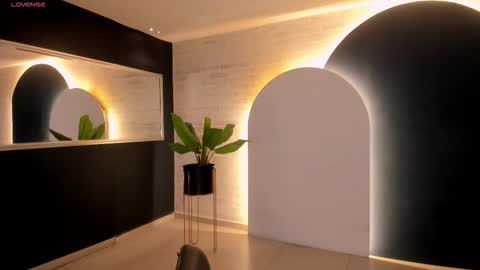 Snapshot of lucyweiss_ chatting on October 17, 2025, 8:22 pm Lucy online show from October 17, 2025, 8:22 pm