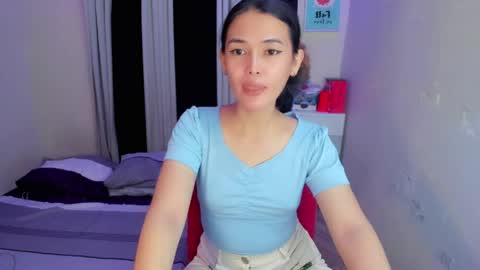 Snapshot of lucyx143 chatting on May 17, 2026, 9:33 pm Lucy online show from May 17, 2026, 9:33 pm
