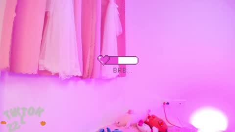 Snapshot of lucyy_peach chatting on December 18, 2024, 7:15 am LUCYY FROM HOME online show from December 18, 2024, 7:15 am