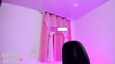 Snapshot of lucyy_peach chatting on December 19, 2024, 5:18 am LUCYY FROM HOME online show from December 19, 2024, 5:18 am