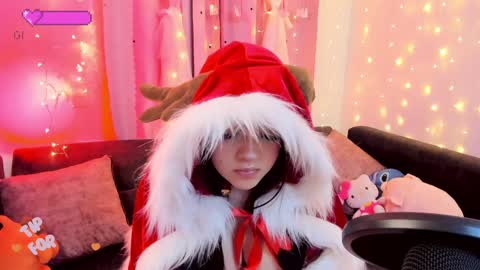 Snapshot of lucyy_peach chatting on December 24, 2024, 2:10 am LUCYY FROM HOME online show from December 24, 2024, 2:10 am