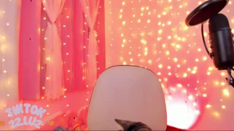 Snapshot of lucyy_peach chatting on January 28, 2025, 8:14 am LUCYY FROM HOME online show from January 28, 2025, 8:14 am