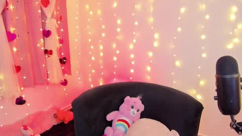 Snapshot of lucyy_peach chatting on February 25, 2025, 1:52 am LUCYY FROM HOME online show from February 25, 2025, 1:52 am