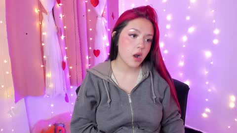 Snapshot of lucyy_peach chatting on March 12, 2025, 2:09 am LUCYY FROM HOME online show from March 12, 2025, 2:09 am