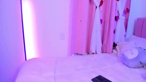 Snapshot of lucyy_peach chatting on October 4, 2025, 2:42 am LUCYY FROM HOME online show from October 4, 2025, 2:42 am