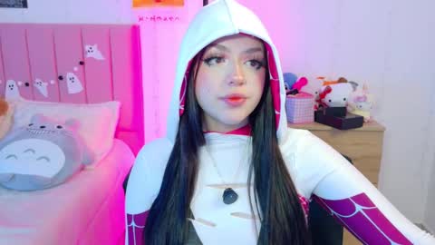 Snapshot of lucyy_peach chatting on October 28, 2025, 3:21 am LUCYY FROM HOME online show from October 28, 2025, 3:21 am