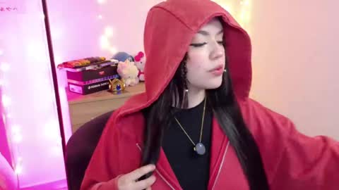 Snapshot of lucyy_peach chatting on November 9, 2025, 11:58 pm LUCYY FROM HOME online show from November 9, 2025, 11:58 pm