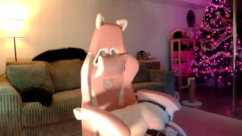 Snapshot of lucyyluvss chatting on December 5, 2024, 12:08 am Lucy online show from December 5, 2024, 12:08 am