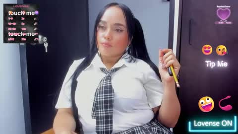 luielli online show from April 30, 2026, 2:07 am