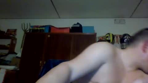 Snapshot of luis2423 chatting on February 17, 2025, 10:58 pm A slave to the mistress.. un esclavo para las amas dominantes. online show from February 17, 2025, 10:58 pm