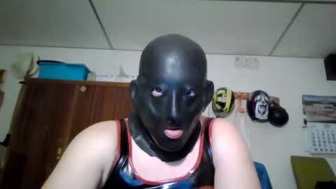 Snapshot of luis2423 chatting on November 29, 2025, 2:20 pm A slave to the mistress.. un esclavo para las amas dominantes. online show from November 29, 2025, 2:20 pm