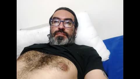 Snapshot of luis2988z chatting on May 6, 2026, 2:29 am Hairyman online show from May 6, 2026, 2:29 am