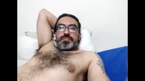 Snapshot of luis2988z chatting on May 17, 2026, 1:58 am Hairyman online show from May 17, 2026, 1:58 am