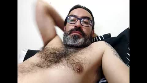 Snapshot of luis2988z chatting on May 28, 2026, 2:20 am Hairyman online show from May 28, 2026, 2:20 am