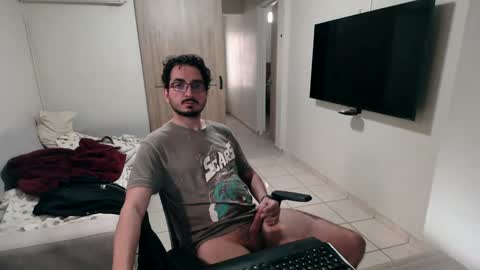 Snapshot of luis_flr chatting on January 10, 2025, 8:37 pm luis_flr online show from January 10, 2025, 8:37 pm