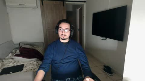 luis_flr online show from January 13, 2025, 5:01 am