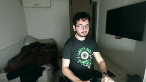 luis_flr online show from February 14, 2025, 4:37 am