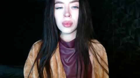 luisa lovedom online show from May 4, 2026, 6:48 pm
