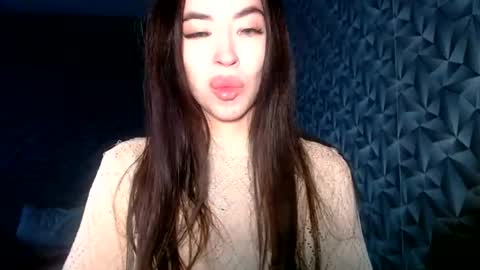 luisa lovedom online show from June 18, 2026, 11:25 am