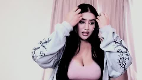 Snapshot of luisaa_diaz_ chatting on May 18, 2026, 4:13 pm Luisa Diaz online show from May 18, 2026, 4:13 pm