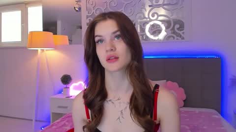 LuisaClover online show from April 3, 2026, 12:25 pm