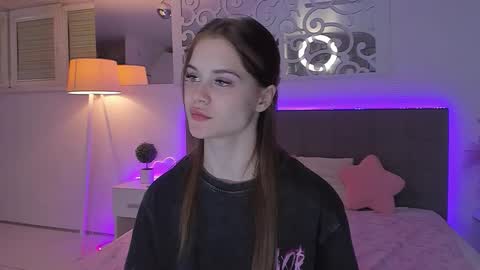 LuisaClover online show from April 24, 2026, 6:54 pm
